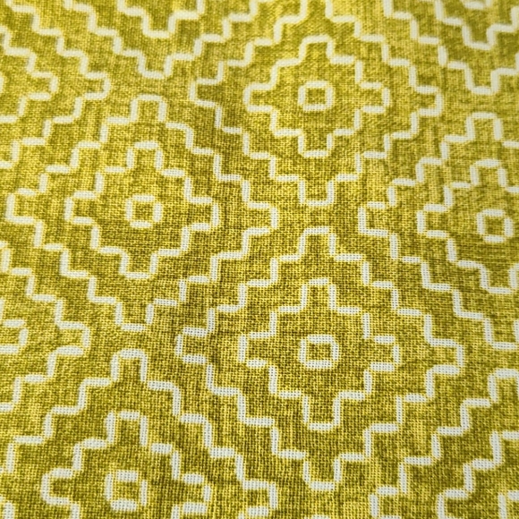 2 Pieces Lisa Audit Fabric 44"x45", 36"x44.5" - Picture 3 of 16